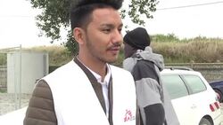 CLEAN : Calais migrants struggle with language barrier News Clip