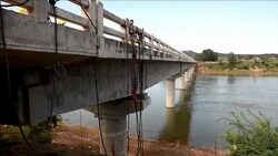 CLEAN : Hindu pilgrims visit stampede location News Clip