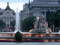 WS Plaza de Cibeles with Fuente de la Cibeles at dusk / Madrid, Spain Stock Footage