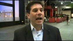 +4:3 Google buys phone maker Motorola for US$12.5 billion, stocks rise News Clip