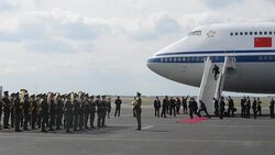 CLEAN : Chinese President Xi Jinping arrives in Prague News Clip