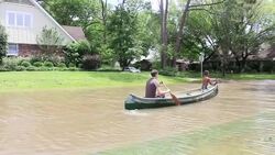 VOICED : Desastres en EEUU y Mexico tras torrenciales lluvias News Clip