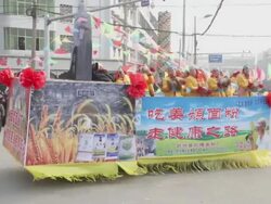 MS TS Villagers performing gongs and drums in traditional festive folk celebration or carnival during chinese spring festival  AUDIO  / xi'an, shaanxi, china Stock Footage