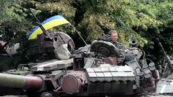 CLEAN : Ukraines Poroshenko visits Slavyansk former rebel stronghold News Clip