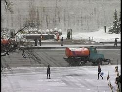 Heavy snow turns to slush in warm temperatures, Meteo presser. News Clip