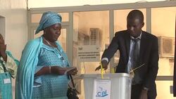 CLEAN : Niger: President Issoufou votes in run off News Clip