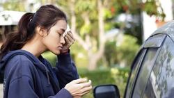 girl remove make up using car mirror Stock Footage