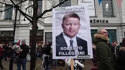 CLEAN : Thousands of Slovaks protest govt despite new PM (2) News Clip