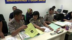 CLEAN : Families provide information, DNA to identify AirAsia passengers News Clip