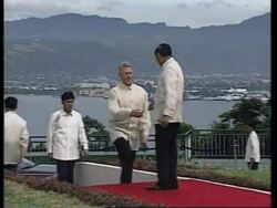 PHILIPPINES: MANILA: APEC SUMMIT: PHOTO CALL News Clip
