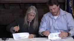 CLEAN : New Hampshire hamlet gets US Election Day rolling 2 News Clip