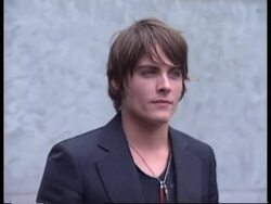 Actor George Clooney attends friend Armani's fashion show Instructional Video