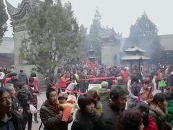 MS Pilgrims burning joss sticks to pray for good luck during Chinese Lunar New Year at Taoist temple /xi'an, shaanxi, china Stock Footage