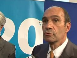 CLEAN: France bets on growth, with record deficit News Clip