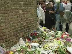 Death of Princess Diana - Tributes at Buckingham Palace News Clip