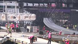 Workers prepare stadium for Olympic closing ceremony News Clip