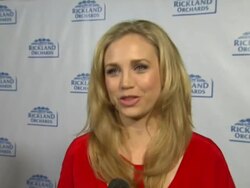 INTERVIEW: Fiona Gubelmann on what brings her out at Rickland Orchards And Maria Menounos Celebrate CHILL Stock Footage