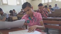 VOICED : Privados de escuela adolescentes sirios logran dar examenes News Clip