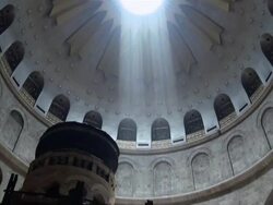 MS TD View of rotunda to Tomb of Christ in Church of Holy Sepulchre / Jerusalem, Mechoz Jeruschalajim, Israel Stock Footage