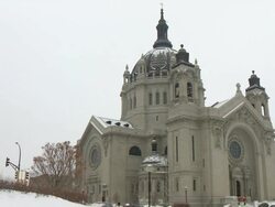 MS Street lights intersection near Saint Paul Cathedral in winter / Saint Paul, Minnesota, United States  Stock Footage