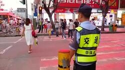 Shoppers in busy Shenzhen buying electronics News Clip