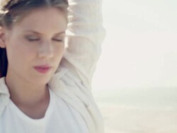 Girl on dune Stock Footage