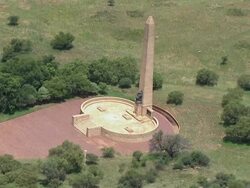 MS AERIAL ZO View of Women's Memorial at Anglo Boer war museum / Bloemfontein, Free State, South Africa Stock Footage