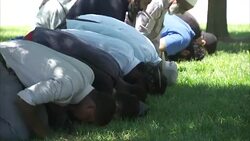 Thousands of mourners gather for Islamic prayer service in memory of Muhammad Ali News Clip