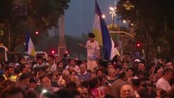 VOICED : Extasis por ver de cerca al papa News Clip