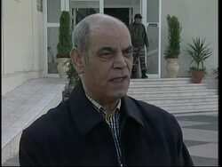 WRAP Israeli and Palestinian negotiators arrive, Abbas aide, ADDS Hamas rally, reax News Clip