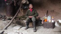 Argentina, a man has lived 40 years in a cave Instructional Video
