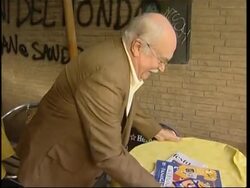 Stickers of protagonists from the left in the 20th century go on sale News Clip