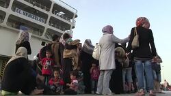 CLEAN : 2,000 migrants arrive in Athens from Lesbos island News Clip