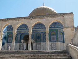 WS Al-Mawazin arcade in front of Dome of Rock on Temple Mount / Jerusalem, Mechoz Jeruschalajim, Israel Stock Footage