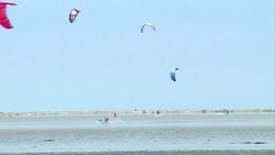 VOICED : Tunez confia en recuperar turismo tras la revolucion News Clip