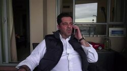 CLEAN : Australian heads to Greece to help crying pensioner in photo News Clip