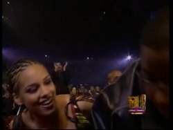 Alicia Keys continues winning streak with 3 Soul Train awards News Clip