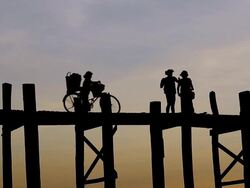 U Bein Bridge in Mandalay, Myanmar Stock Footage