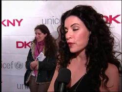 Top designer sells perfume to raise cash for UNICEF Instructional Video