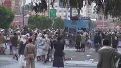 Security forces try but fail to break up sit-in by Shiites blocking key road News Clip
