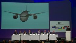 VOICED : Vuelo MH17 derribado por misil transportado desde Rusia: fiscal News Clip