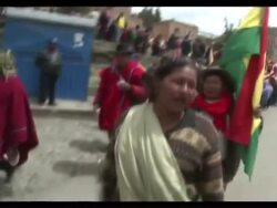 VOICED: Indigenas llegan a La Paz News Clip