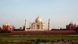 Sunset on the backside of the Taj Mahal. Stock Footage