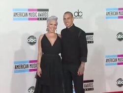 NEWS CAPSULE REPORTER/CHYRON: 2010 American Music Awards - Arrivals, Los Angeles, CA 11/21/10 Stock Footage