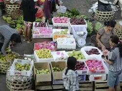 MS Vendor selling fruits in market / Ubud, Bali, Indonesia Stock Footage