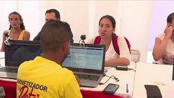 CLEAN : Thousands of Venezuelans received a card to buy subsidized food News Clip