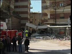 Strong aftershock hits central Italy, rescuers News Clip