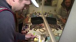 CLEAN : FILE: FBI hacks attackers iPhone drops Apple suit News Clip