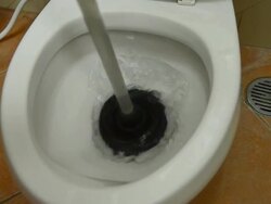 Human hand pumping toilet plunger Stock Footage