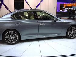 2014 Infiniti Q50 Hybrid montage Stock Footage